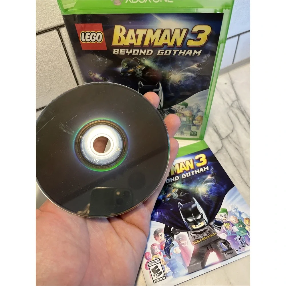 LEGO Batman 3 Beyond Gotham 2014Xbox One Used Manual & Broken Case Fast Shipping